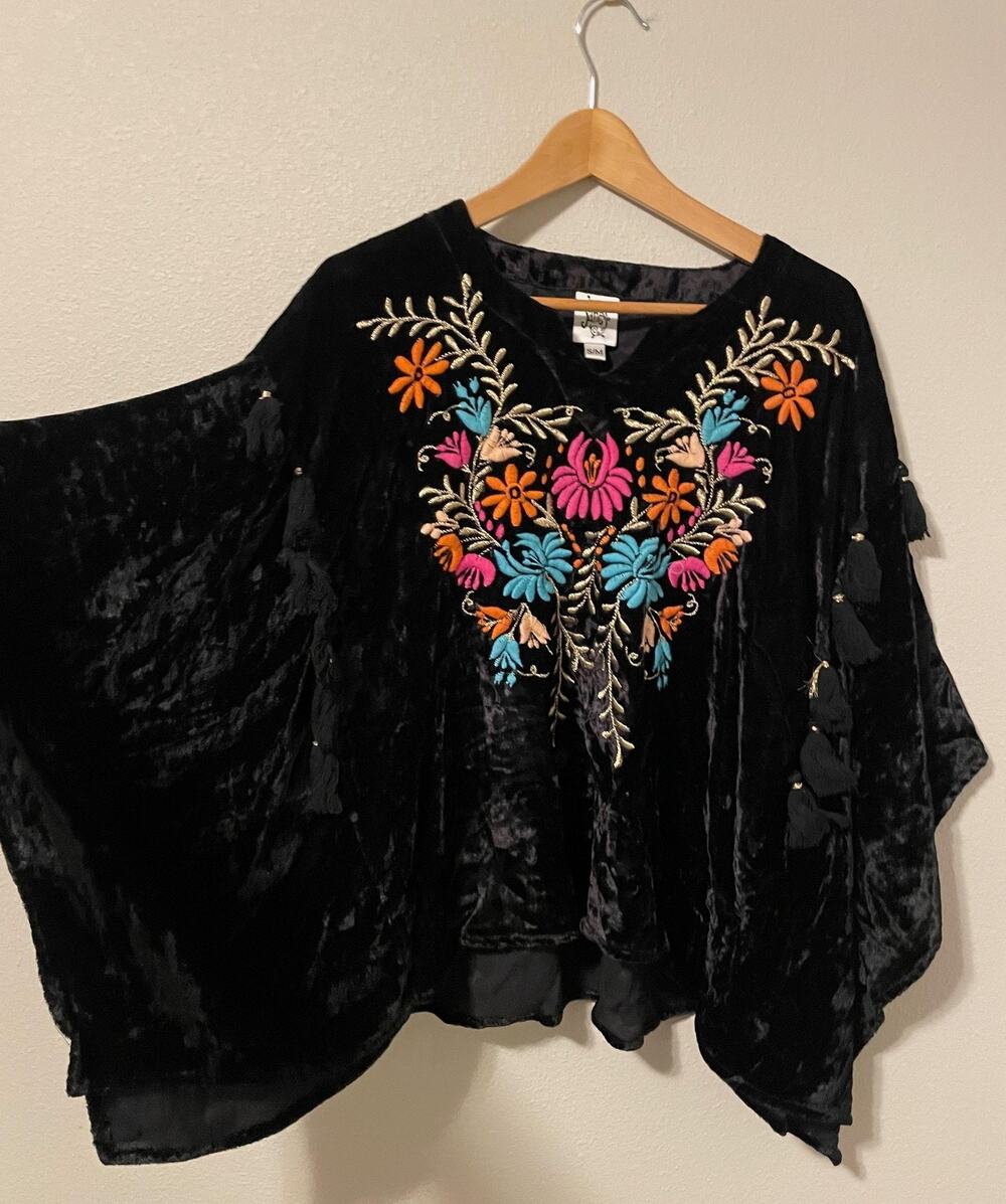 Ivy Jane Poncho Top Womens S/M Black Velvet Embroidered Bat Wing Boho Artsy